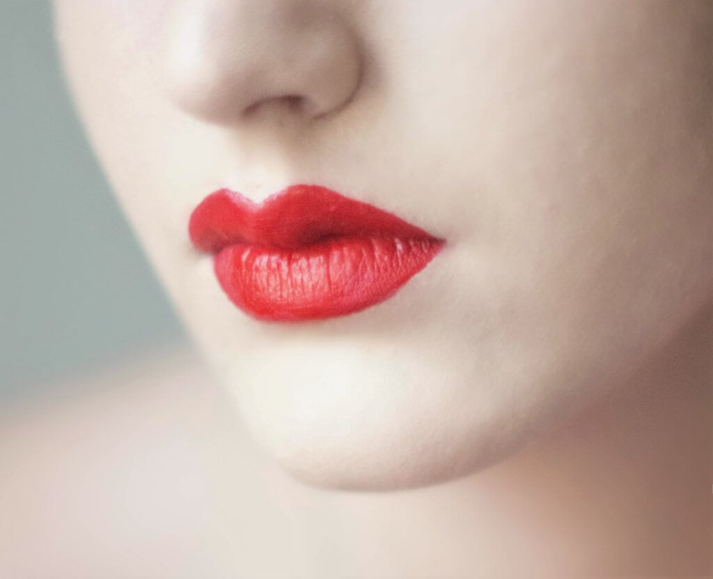 Comment bien appliquer son rouge à lèvres - Loesia